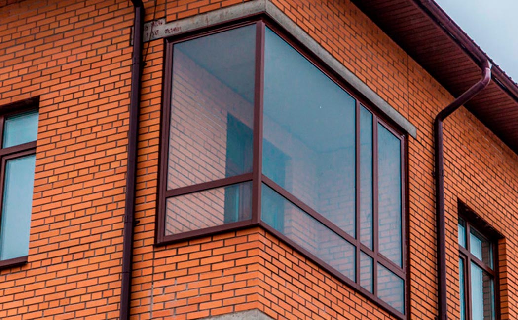 Алюминиевое остекление углового балкона